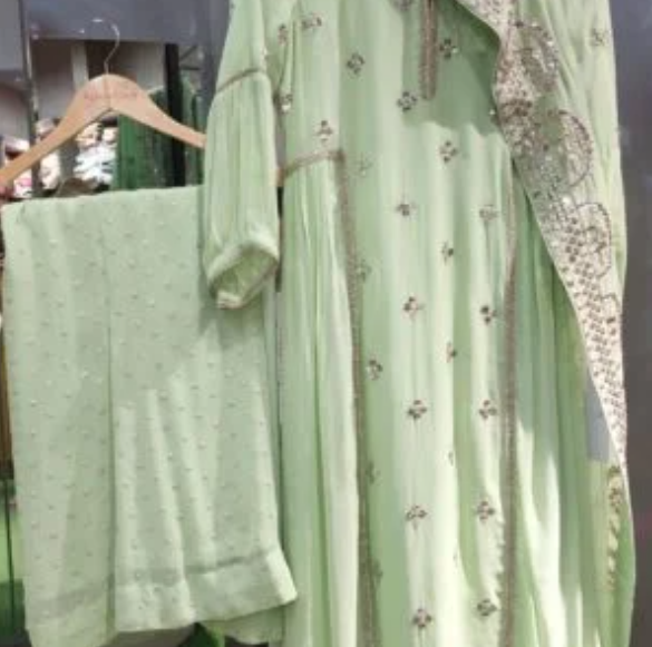 mehendi outfits